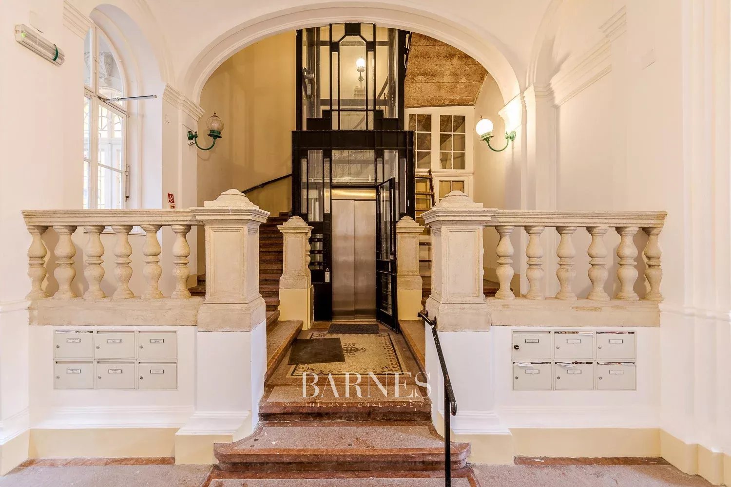 Andrássy úti lakás felújított műemlék épületben - picture 1