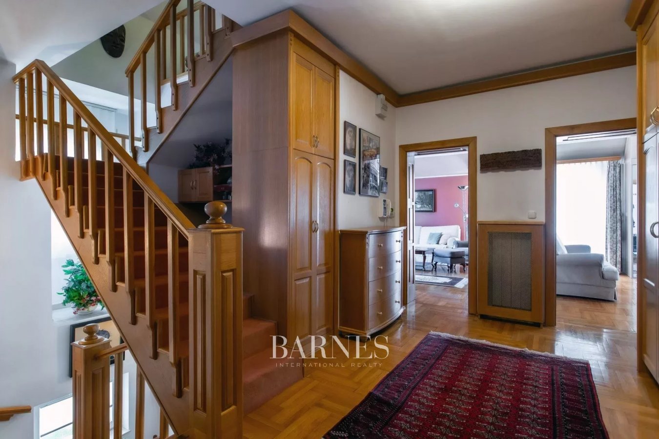 Classical panoramic family villa with exclusive Buda side location - picture 19