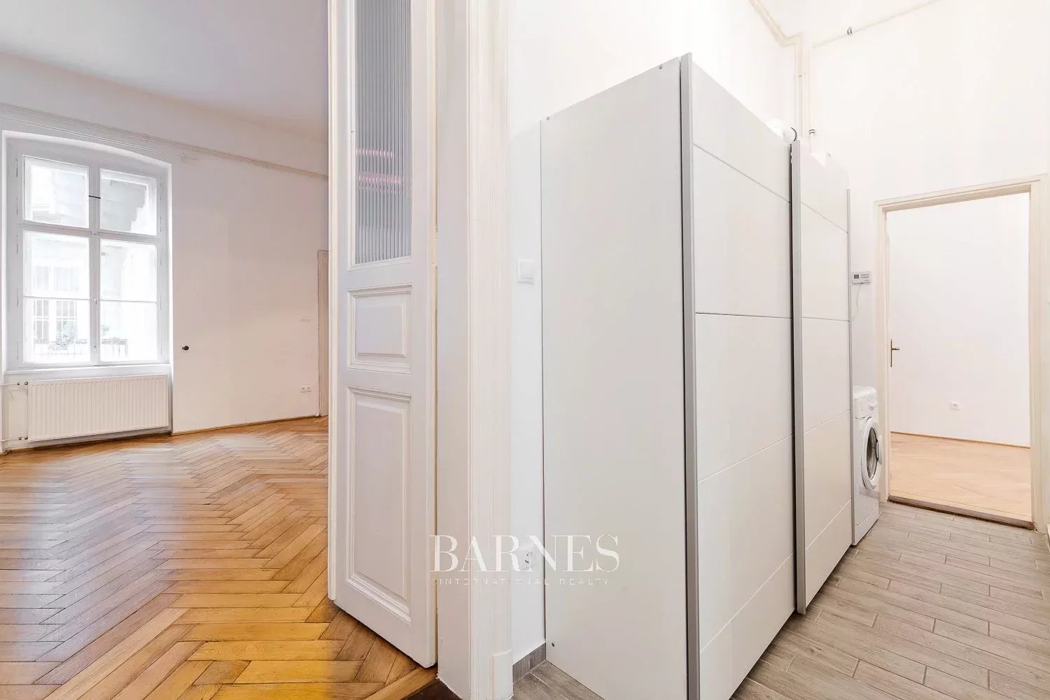 Andrássy úti lakás felújított műemlék épületben - picture 7