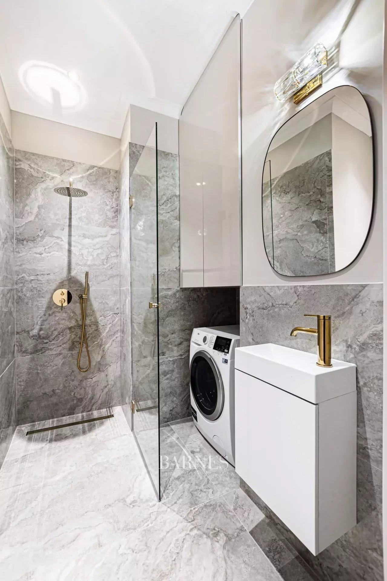 2 hálós, bútorozott designer lakás a Parlament közelében - picture 9