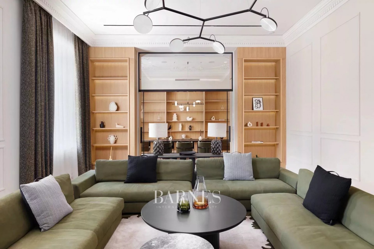 Kiadó exkluzív lakás a város szívében - picture 2