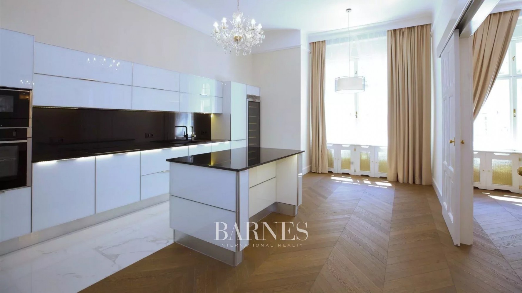 Négy szobás nagypolgári lakás bérlővel, befektetők számára,  szecessziós lakóházban - picture 8