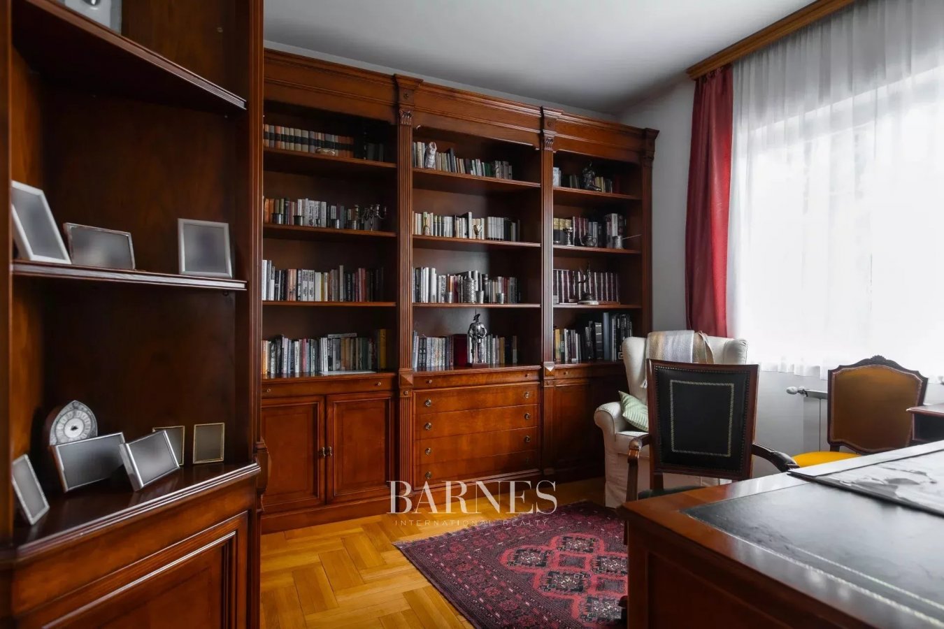 Classical panoramic family villa with exclusive Buda side location - picture 13