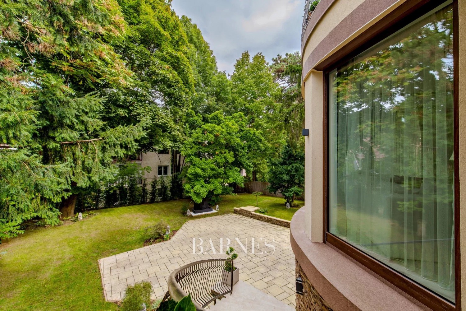 Separate villa-apartment with garden access, in ancient wooded environment - picture 20