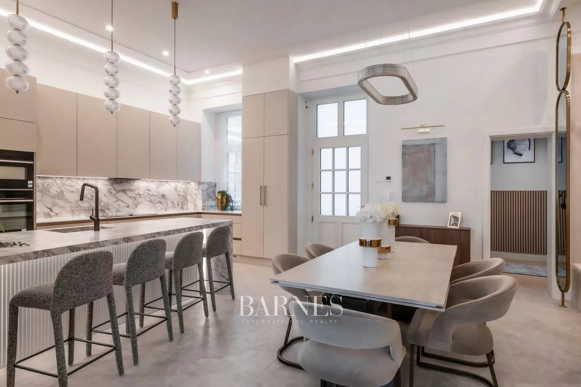EXCLUSIVE LUXURY APARTMENT ON VÁCI STREET – PREMIUM QUALITY, TIMELESS ELEGANCE - picture 6