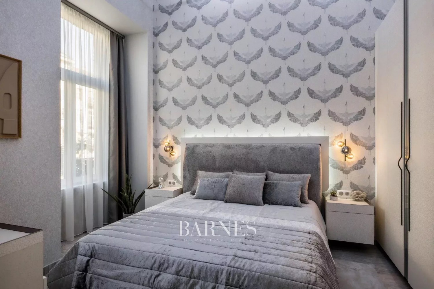 3-bedroom luxury apartment in the city center with  balcony and view to the Basilica - picture 10