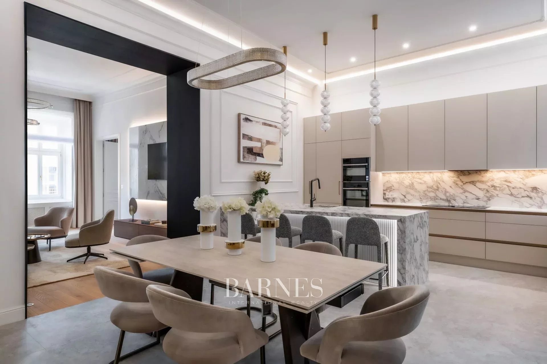 EXCLUSIVE LUXURY APARTMENT ON VÁCI STREET – PREMIUM QUALITY, TIMELESS ELEGANCE - picture 4