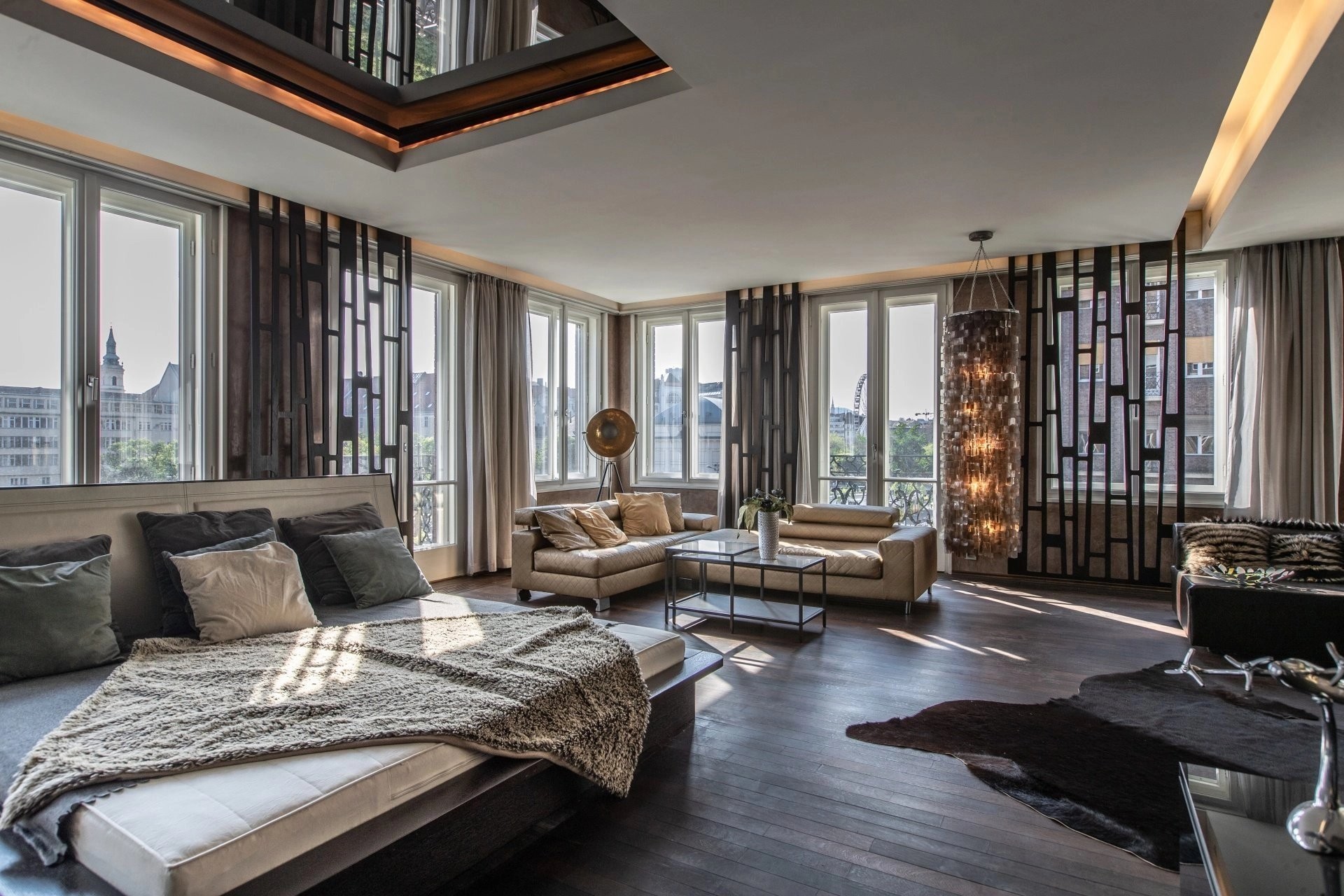 Designer Apartment with Panoramic Views in Central Budapest - picture 5