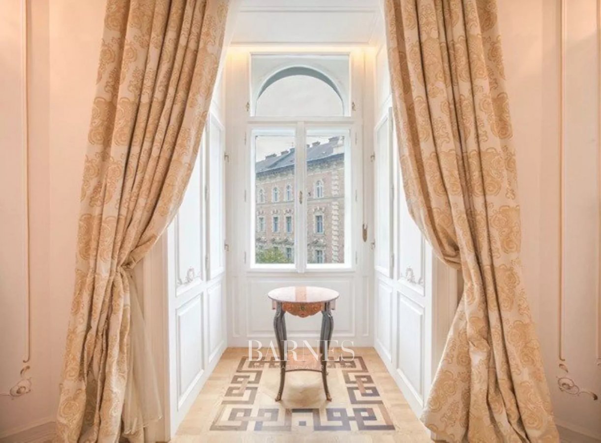 We are offering for sale the apartment of the famous Podmaniczky Frigyes in the Podmaniczky street! - picture 8