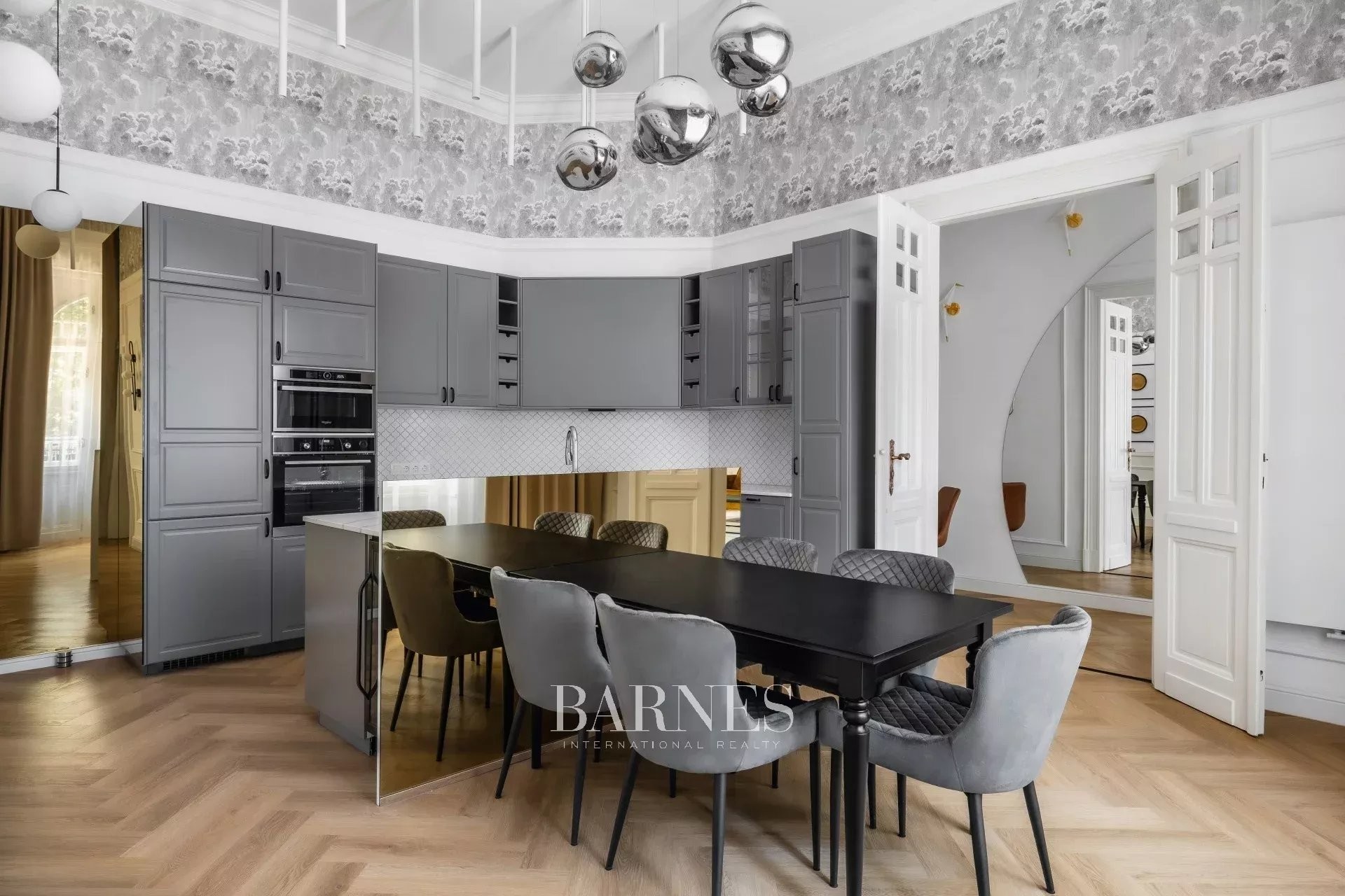 Terrace Apartment with 2 Bedrooms in a Villa Building Near Városmajor - picture 5