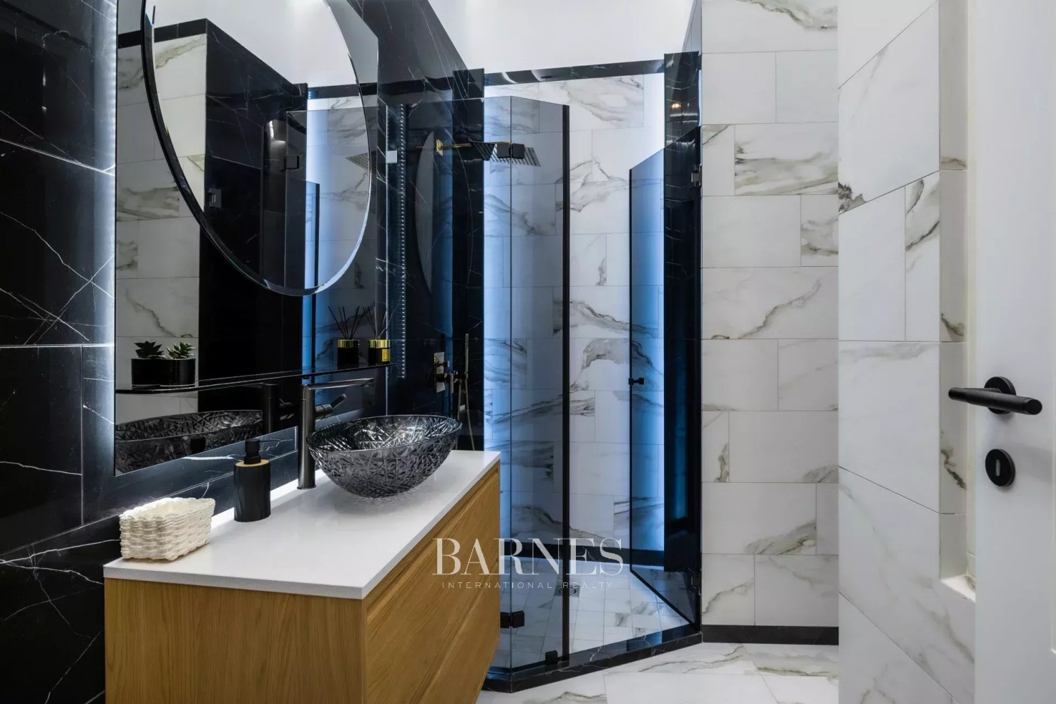 3 hálós, erkélyes saroklakás a Múzeum körúton - picture 15