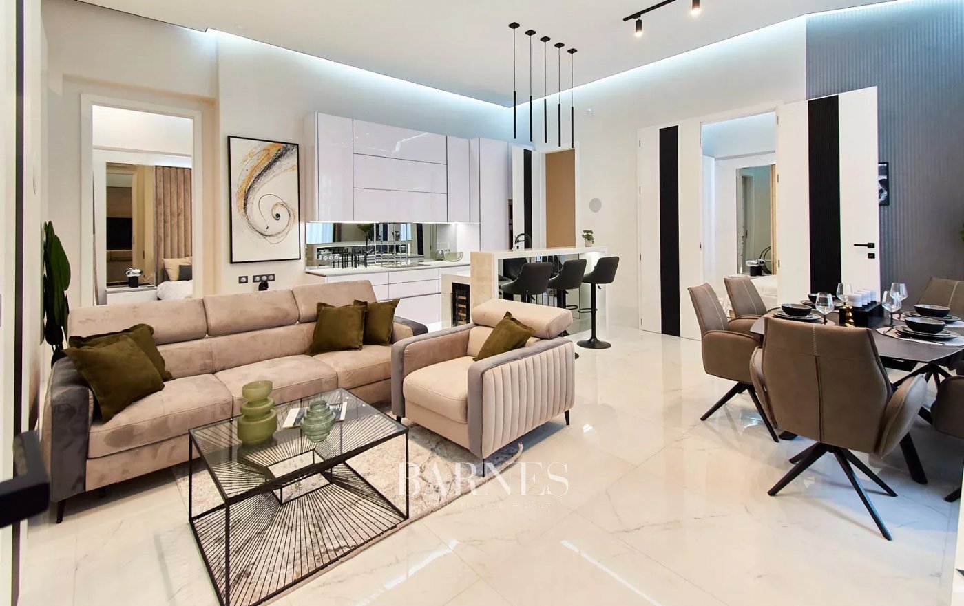 3 Bedroom, furnished luxury apartment in the heart of the City - picture 1