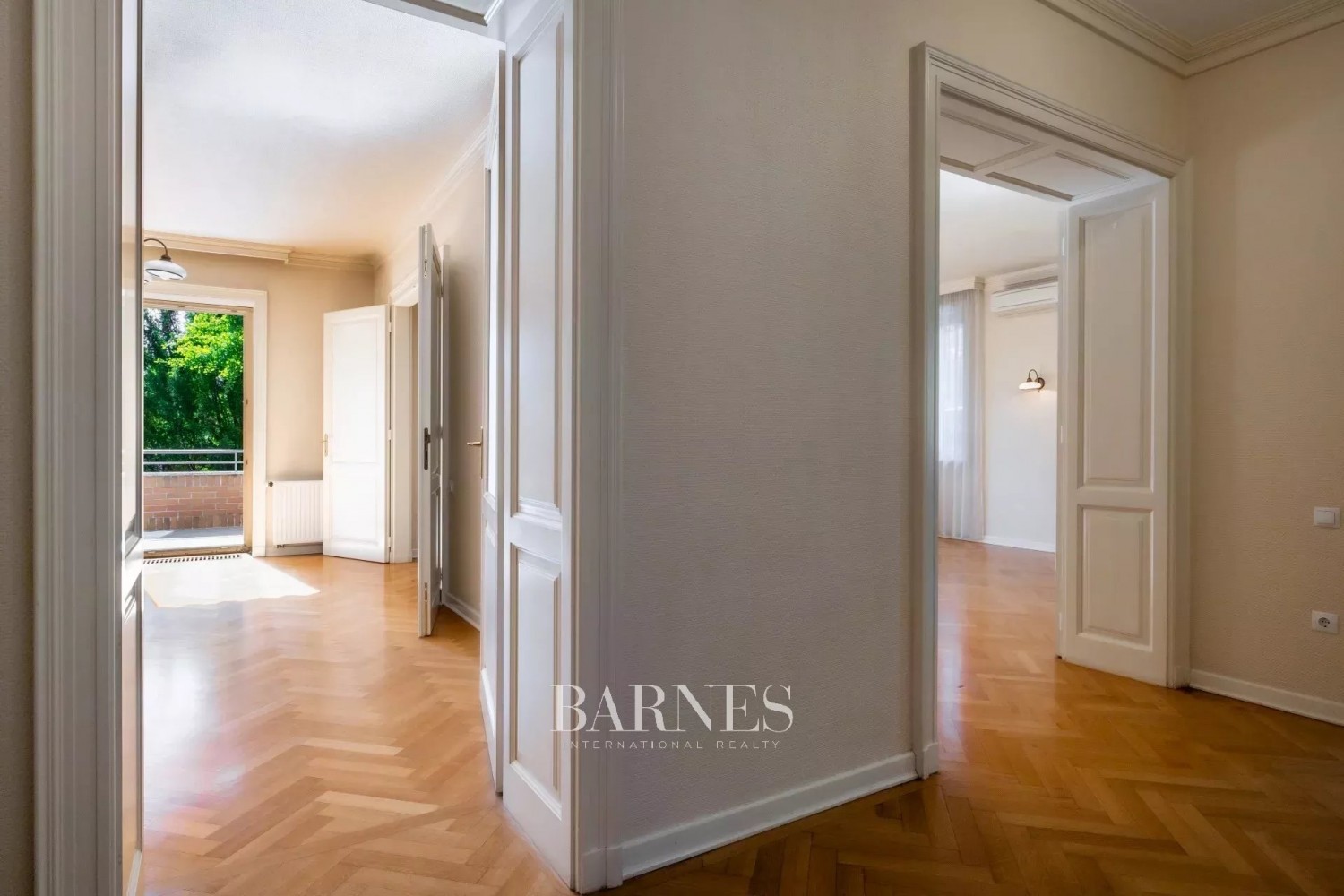 Exclusive 200 m² Duplex Apartment for Rent in Pasarét, in a Quiet Side Street - picture 4