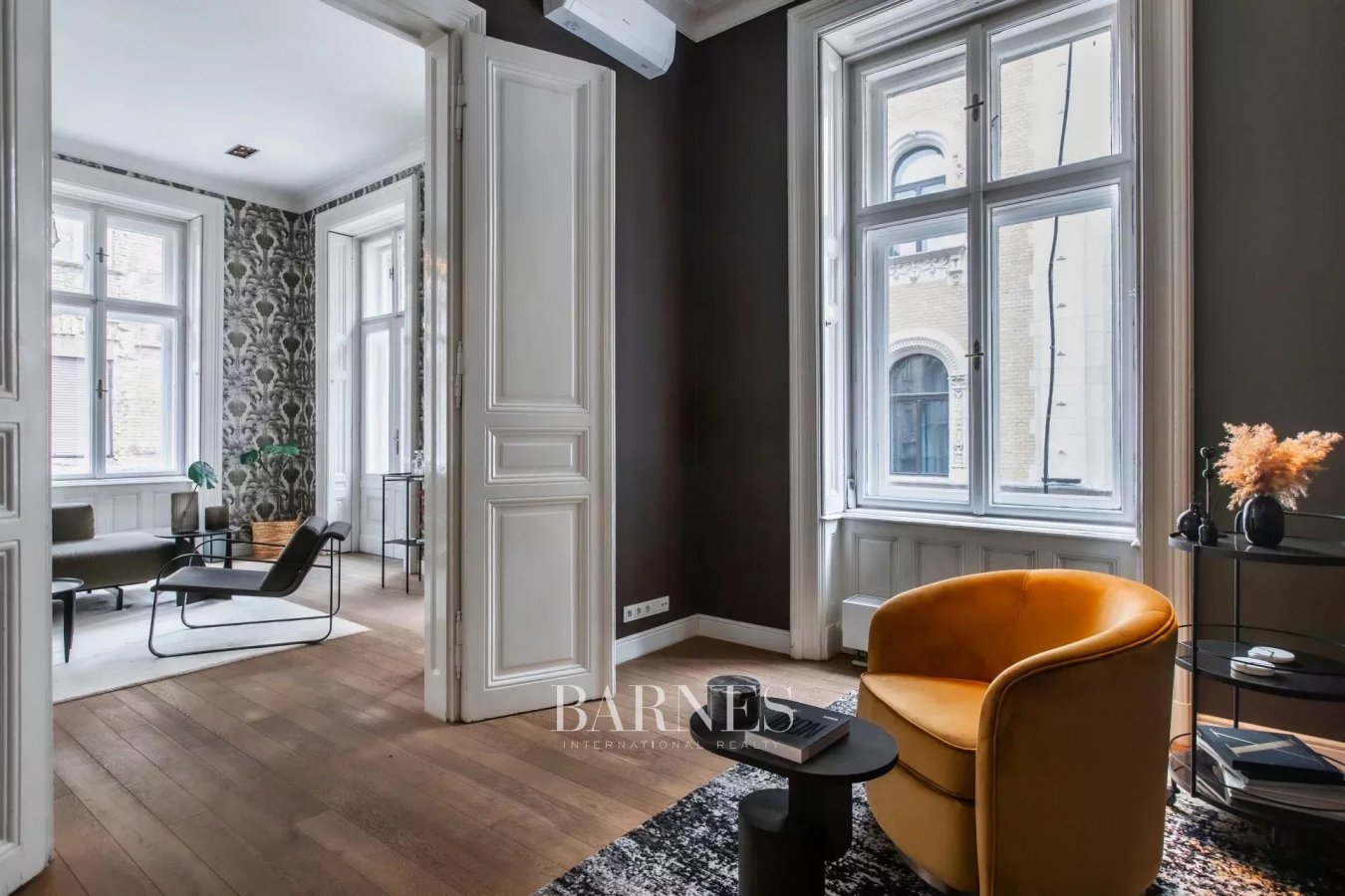 Luxury Apartment in the Heart of Budapest - Exceptional Investment Opportunity - picture 13