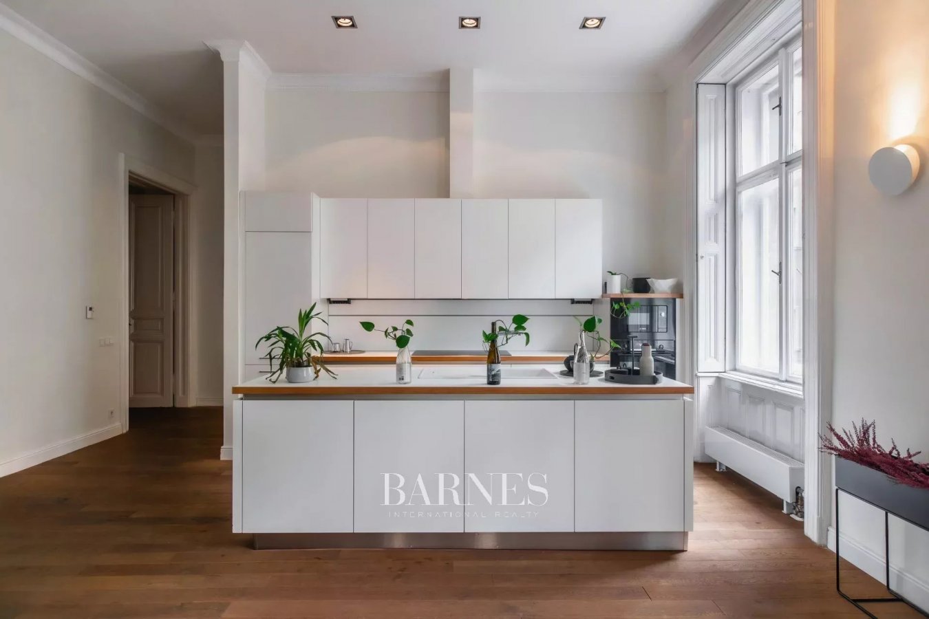 Luxury Apartment in the Heart of Budapest - Exceptional Investment Opportunity - picture 5