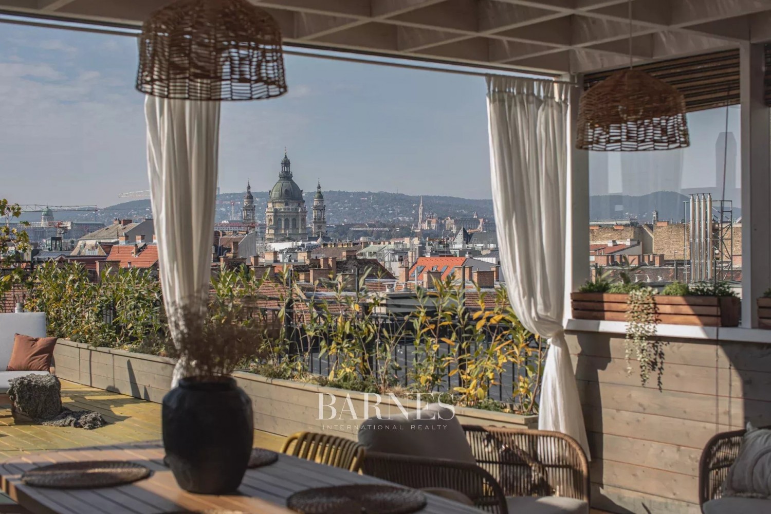 Kiadó három hálós, PANORÁMÁS, dupla teraszos lakás, heti takarítással a belvárosban! - picture 14