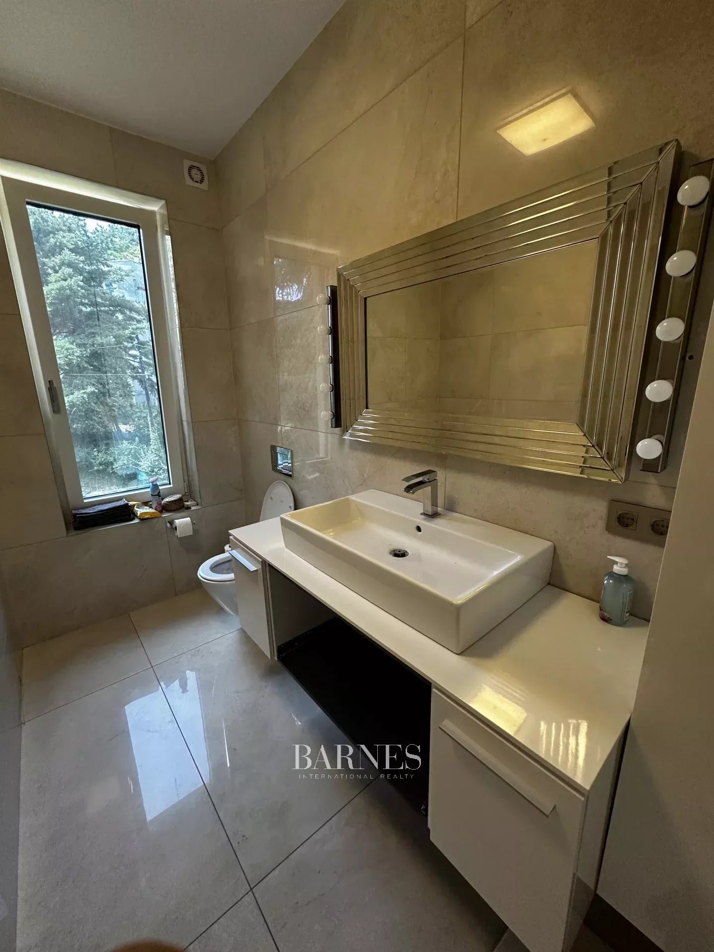 Kiadó irodaépület/cégközpont a XII. kerületben, az Orbánhegyen - picture 13