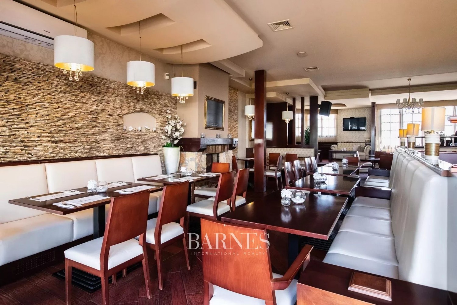 Örök panorámás Duna-parti ingatlan étteremmel és panzióval - picture 5