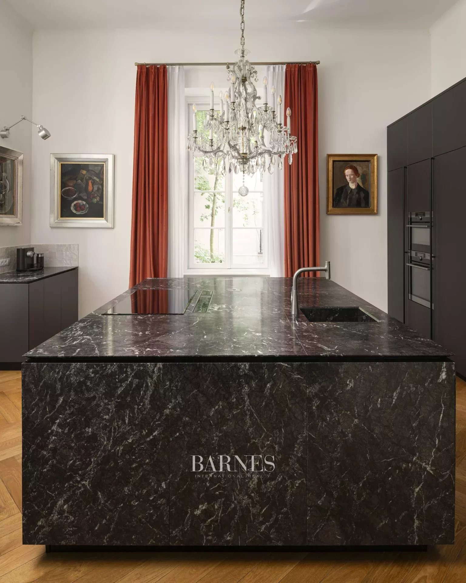 Elegantly renovated listed monument villa in the exclusive villa district of Hárshegy - picture 8