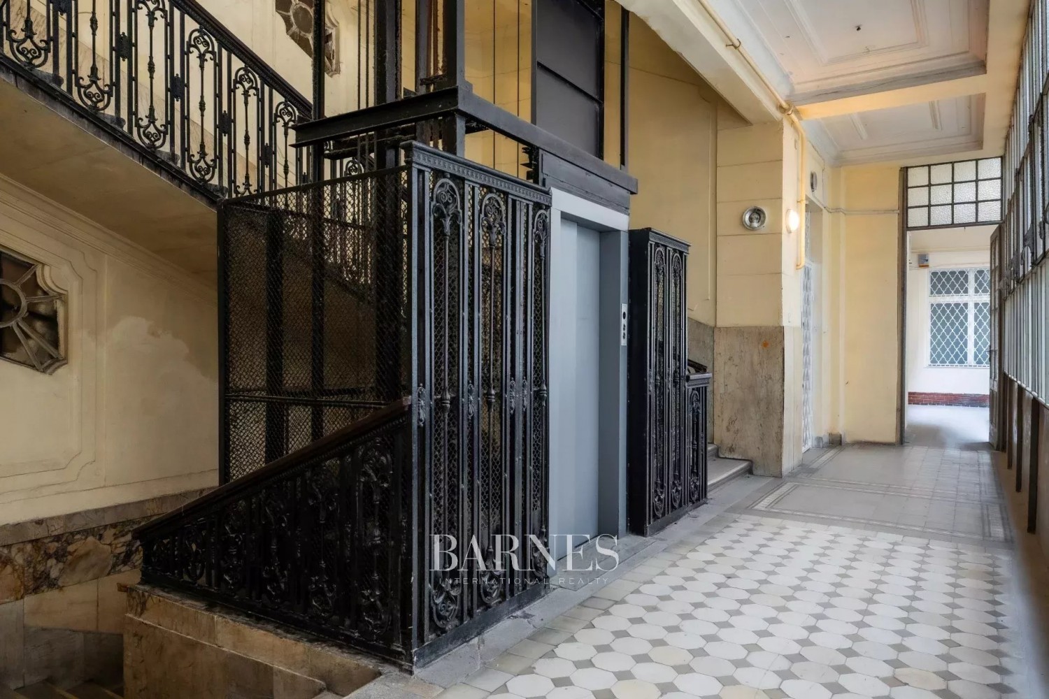 2 hálós bútorozott luxuslakás a Bazilika szomszédságában - picture 19