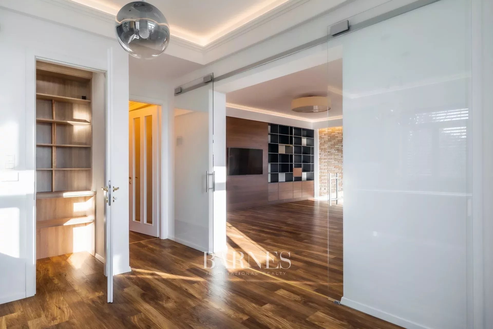 Kiadó: Panorámás, 3 hálószobás villalakás a Gellérthegy egyik csendes utcájában - picture 7