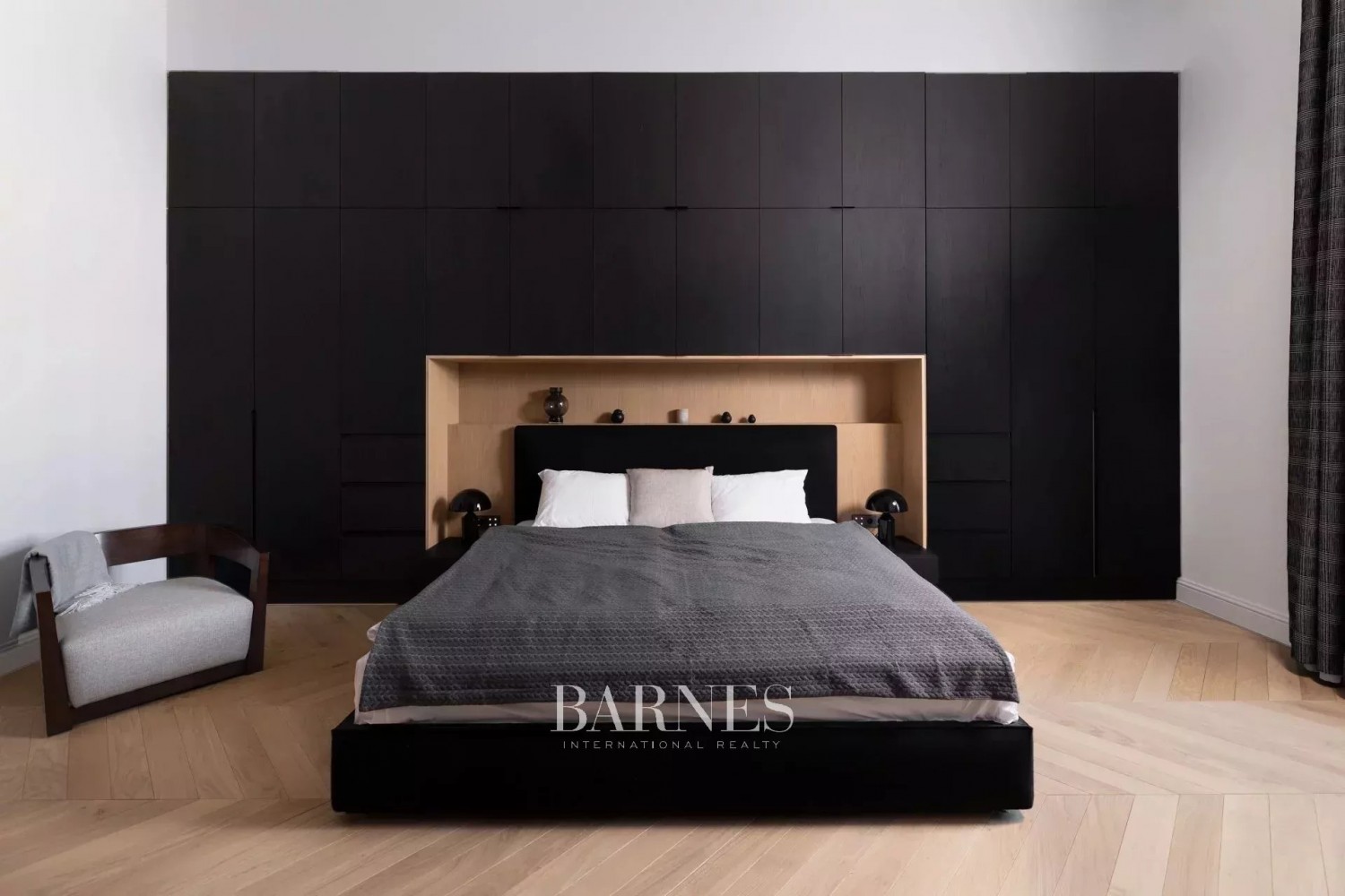 Kiadó exkluzív lakás a város szívében - picture 5