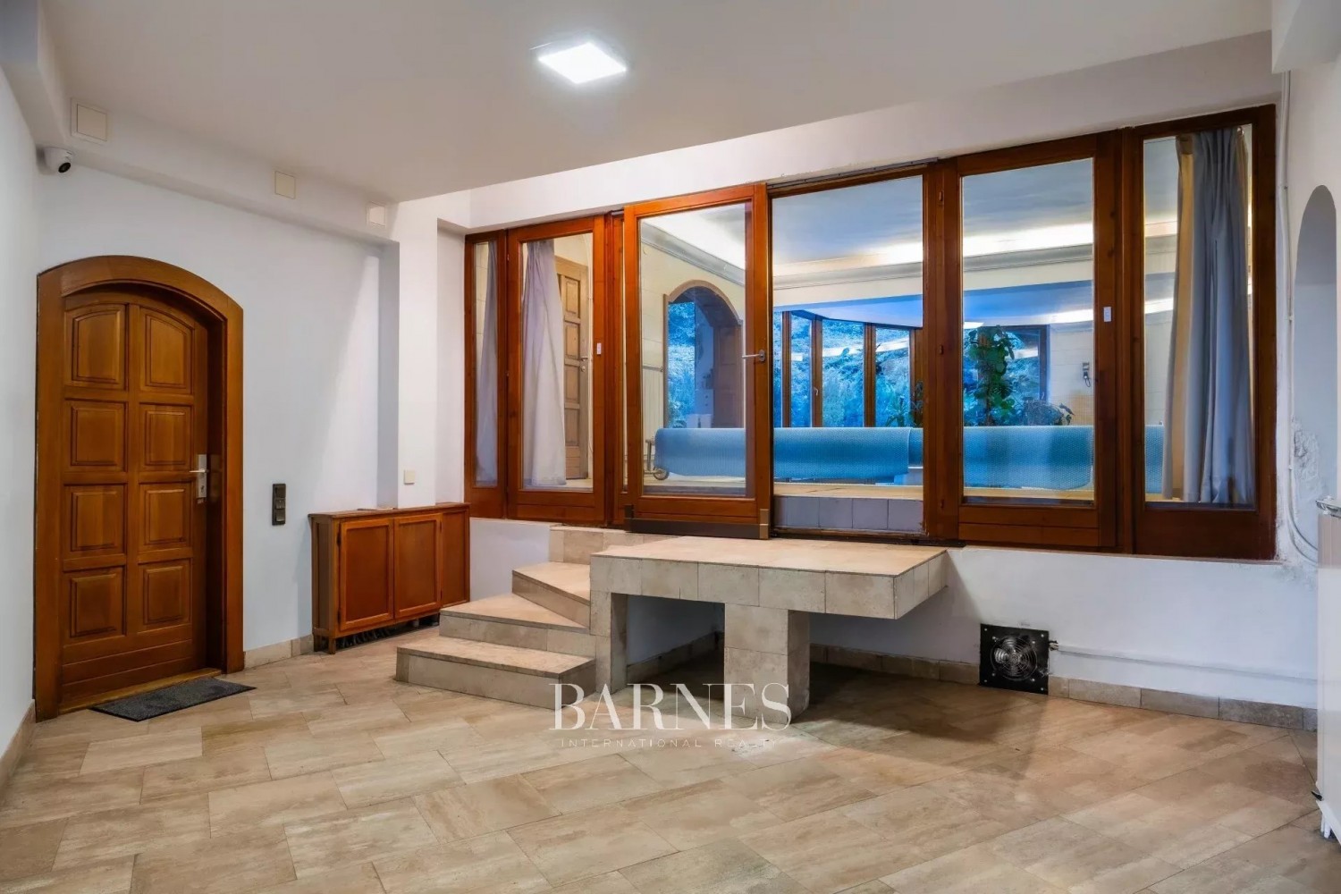 Sustainable Luxury Home with Panoramic City View, Private Garden, Indoor Pool, and Garage - picture 29