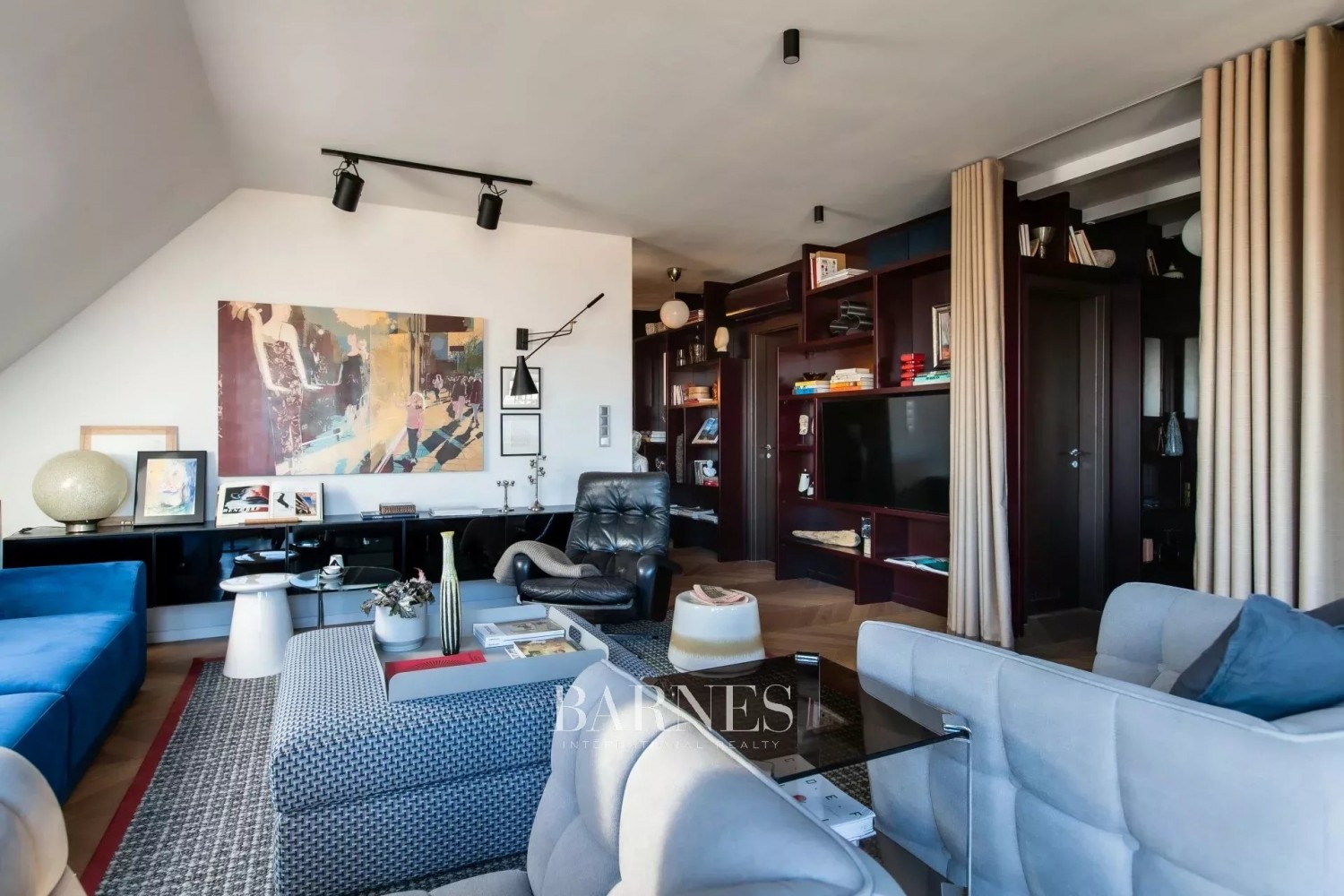 Modern apartment with terrace, panoramic view near Abdrássy út and Kodály körönd - picture 4