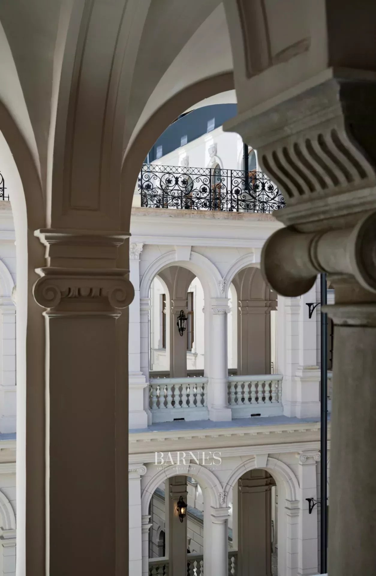 Klasszikus elegancia a Kodály Körönd ikonikus palotájában - picture 29