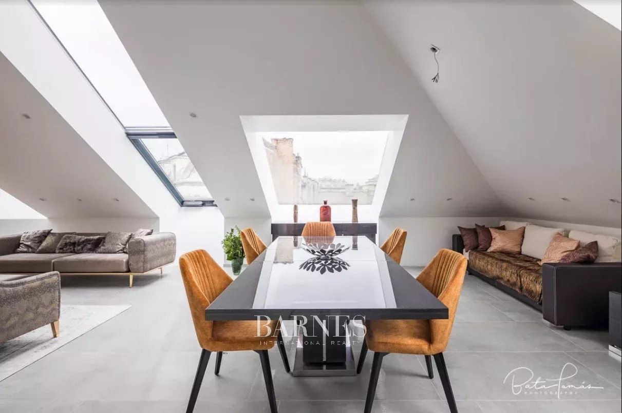 3-bedroom penthouse with roof terrace and panoramic view to  Basilica - picture 7