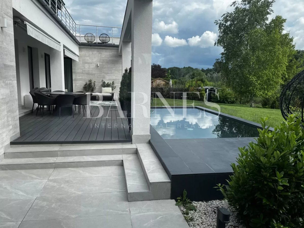 Villa Telki - picture 1 title=