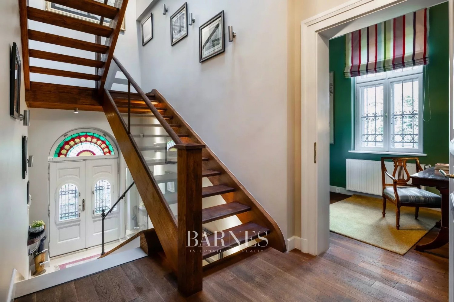 Swiss-Style Villa with Art Nouveau Motifs on Sváb hill - picture 5