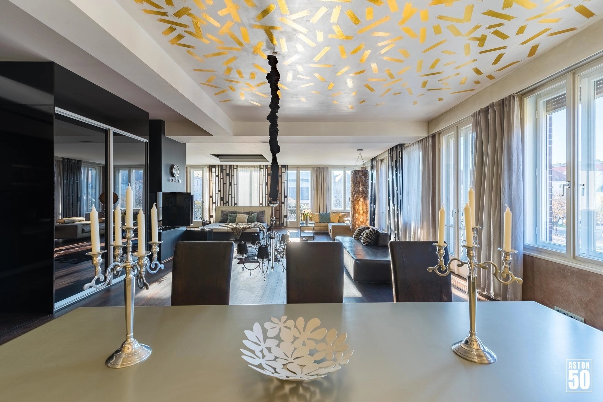 Designer Apartment with Panoramic Views in Central Budapest - picture 8