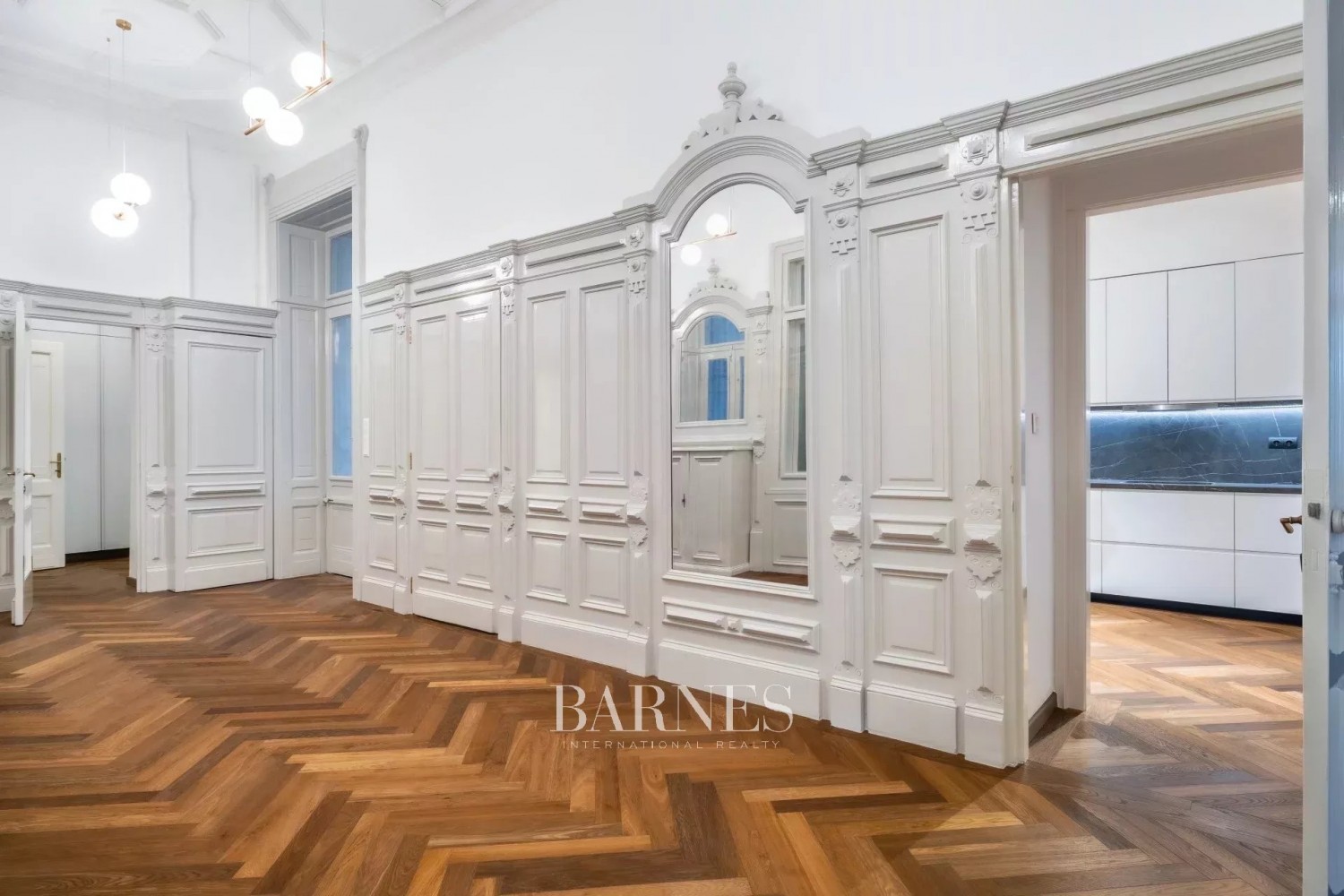 Exkluzív nagypolgári lakás a Szabadság tér közelében - picture 2