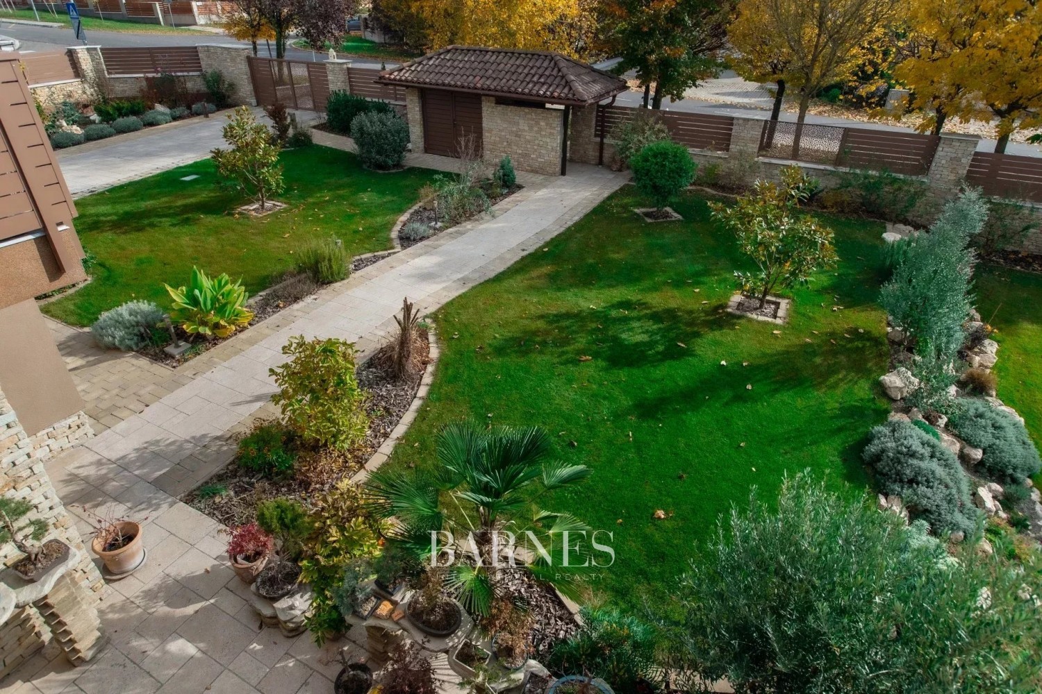 Resort-stílusú családi villa: a kikapcsolódás és a feltöltődés luxusszigete - picture 32