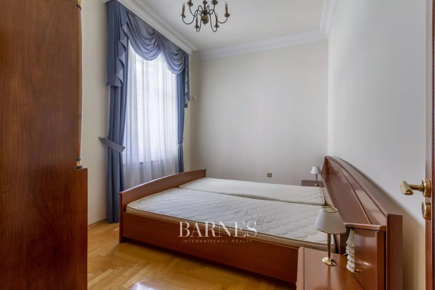 Residency for sale in the 2nd District - picture 14