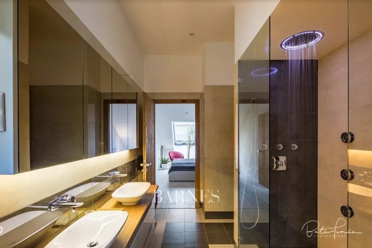 3-bedroom penthouse with roof terrace and panoramic view to  Basilica - picture 13