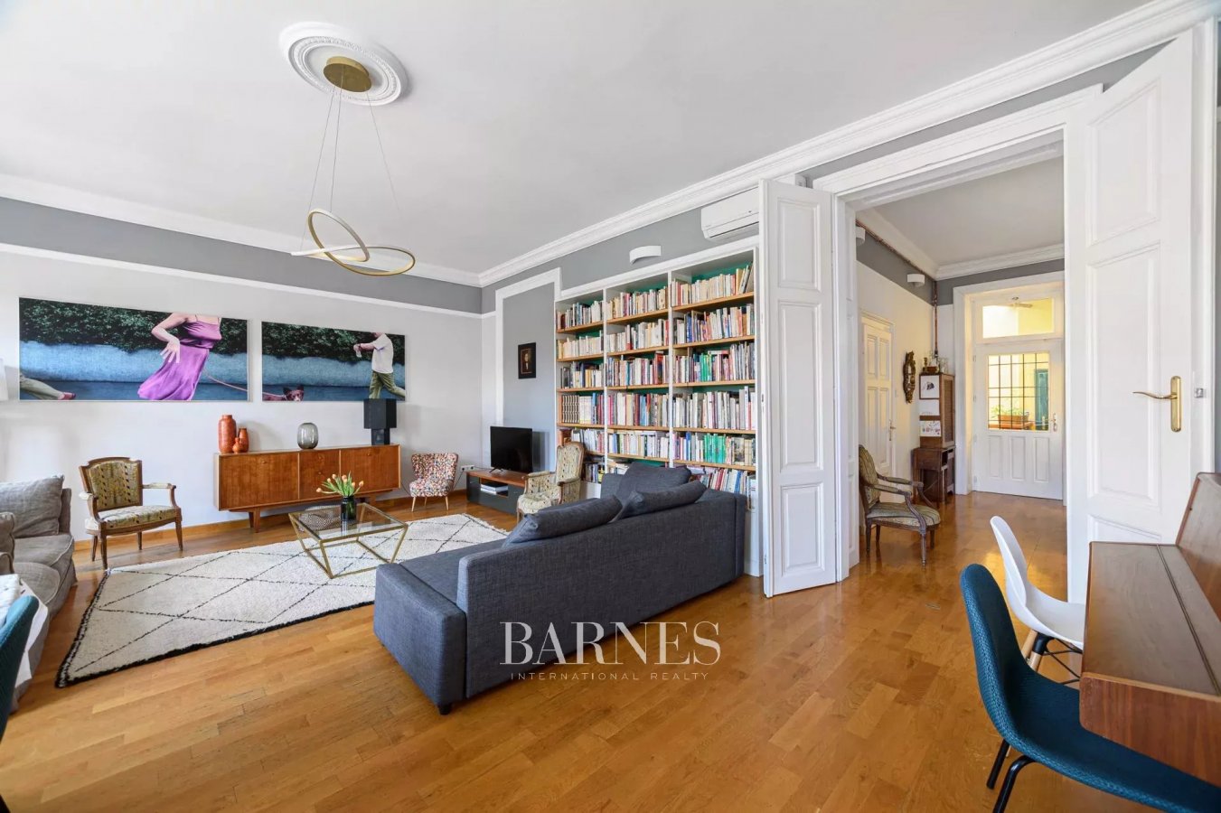 Windows overlooking Károlyi Garden: Parisian atmosphere in the downtown - picture 2