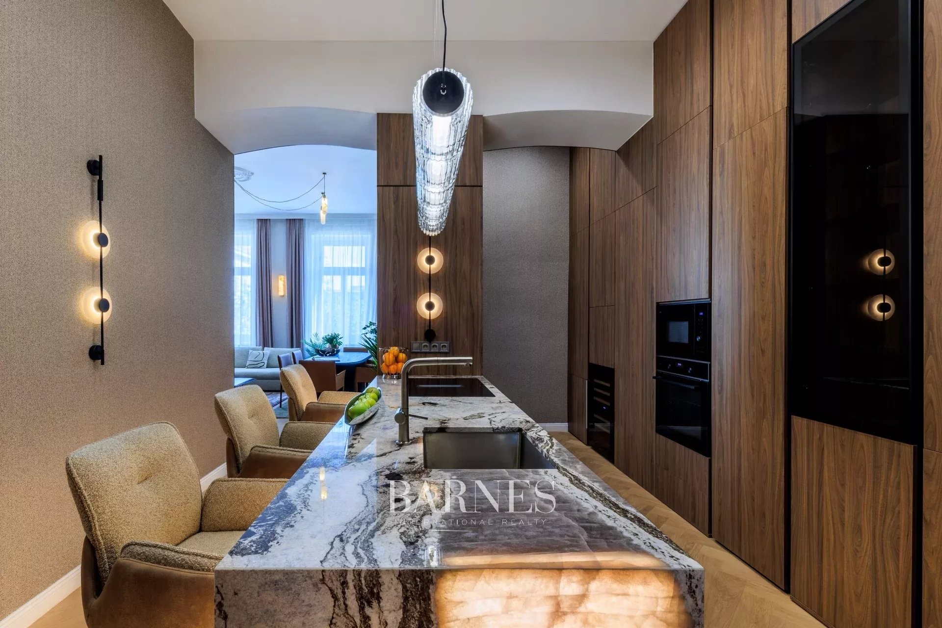 Exceptional Corner Apartment for Sale in the Heart of Budapest, District 5 - picture 11
