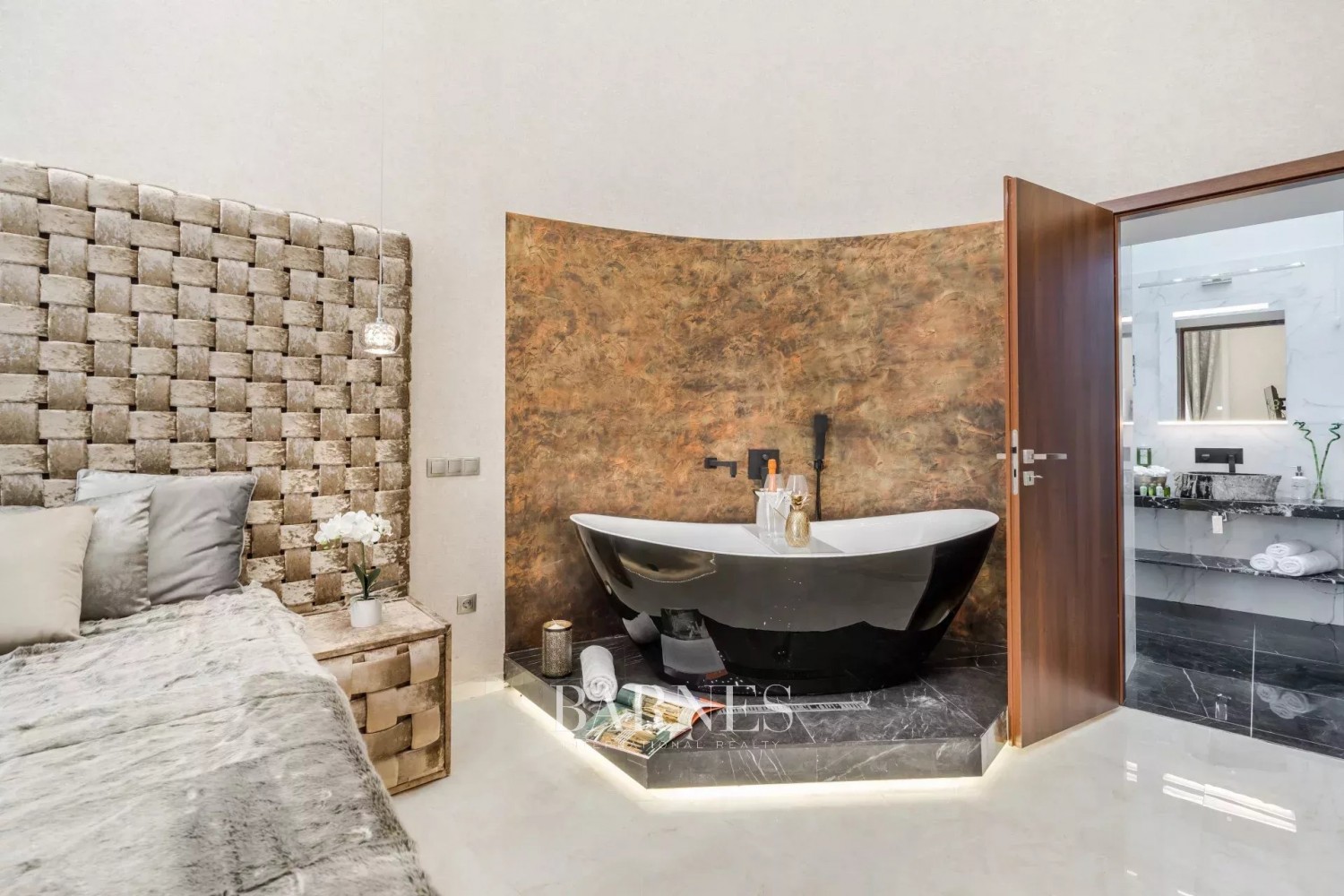 Two Airbnb apartments for sale in the 7th district, with windows facing Dohány Street - picture 9