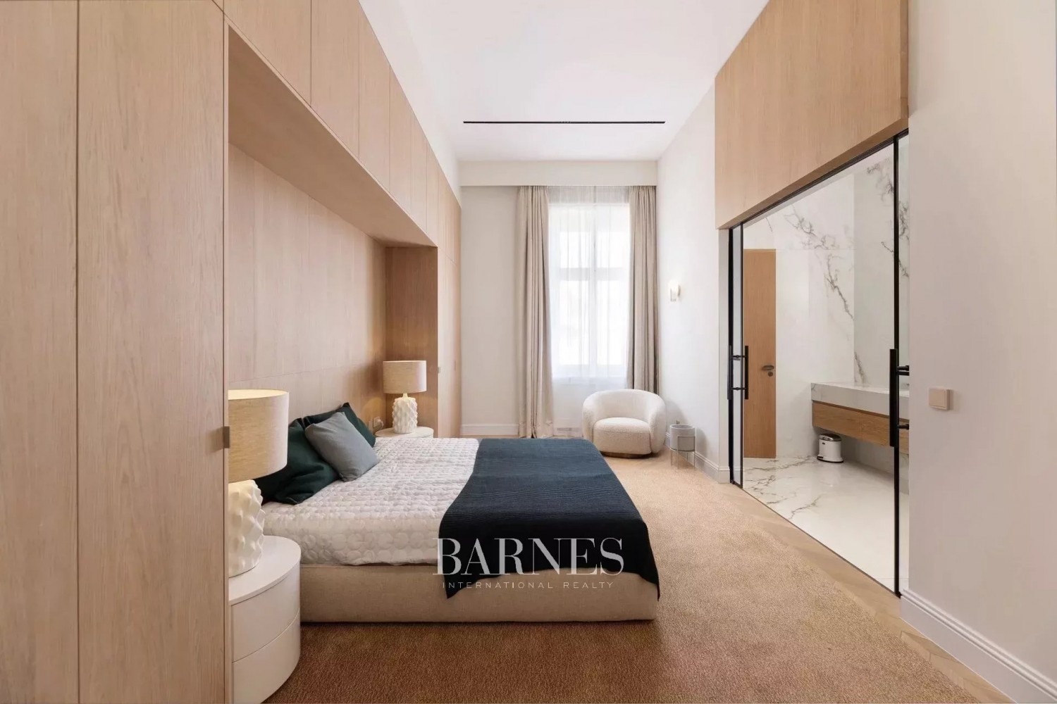 Lélegzetelállító reprezentatív lakás a város szívében - picture 6