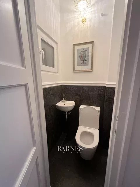 Eladó két hálós, felújított apartman a Jókai téren - picture 10