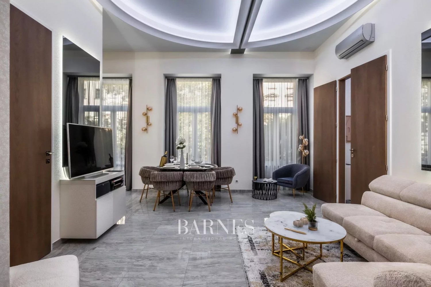 3-bedroom luxury apartment in the city center with  balcony and view to the Basilica - picture 4