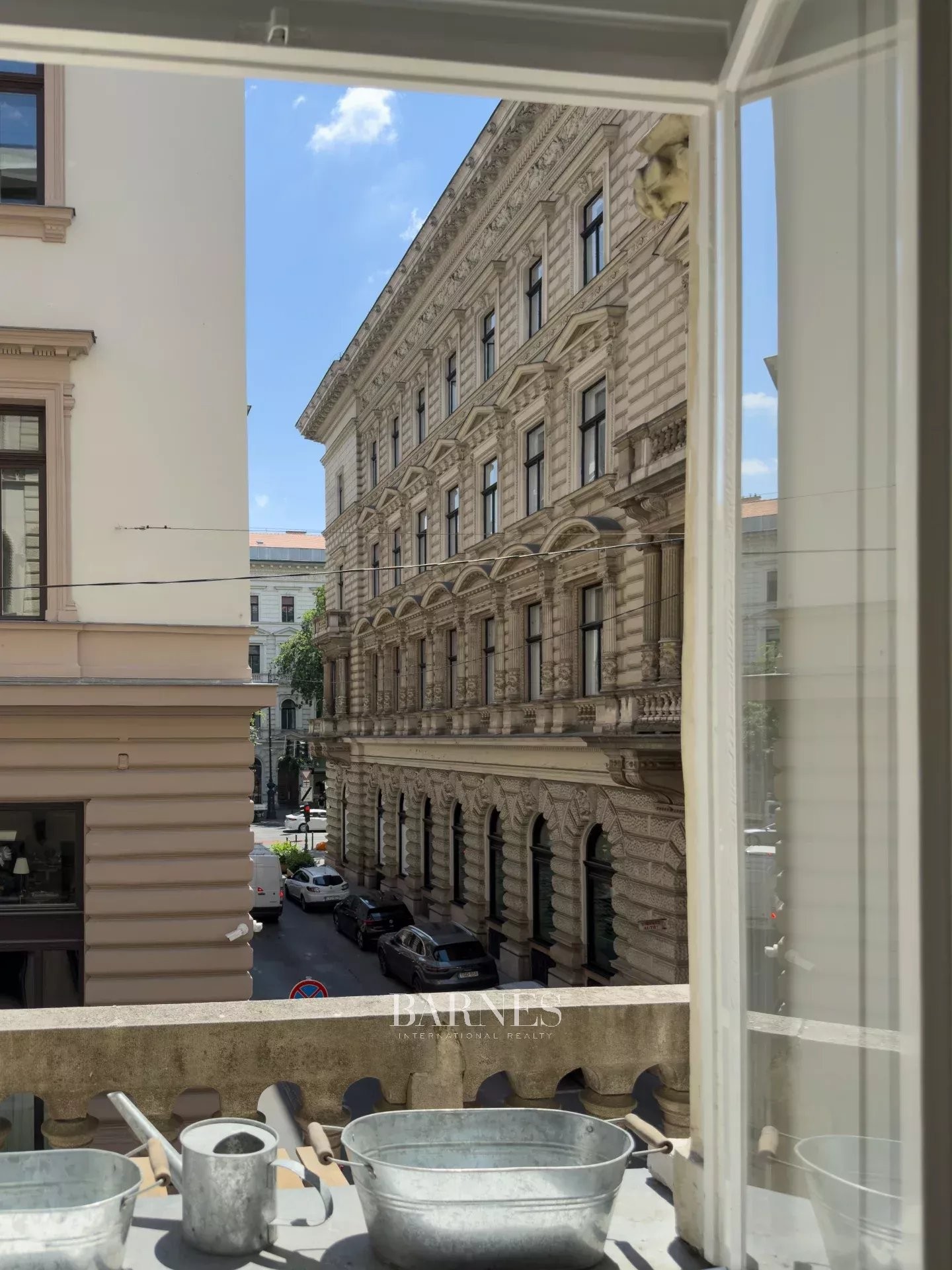 Prestigious apartment for rent near Andrássy Avenue and St. Stephen’s Basilica - picture 3