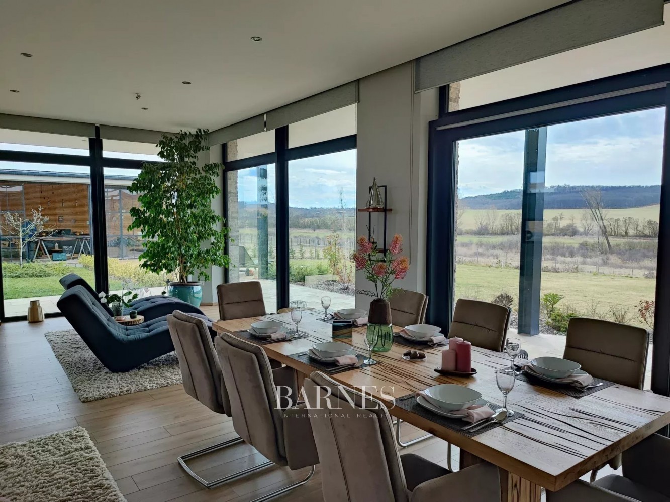 Magical Estate for Sale Embraced by Forest in Törökbálint - picture 3