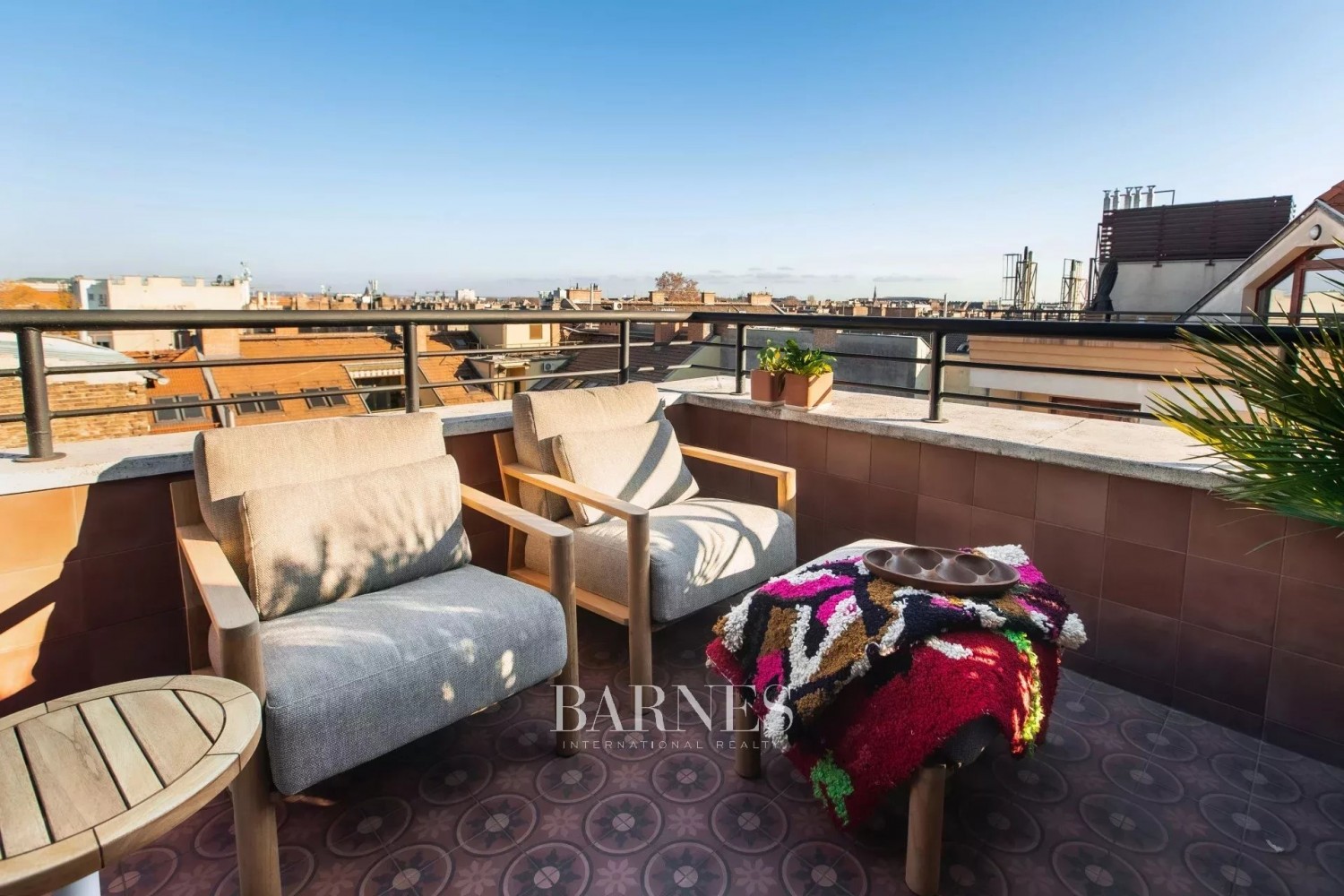 Modern apartment with terrace, panoramic view near Abdrássy út and Kodály körönd - picture 16