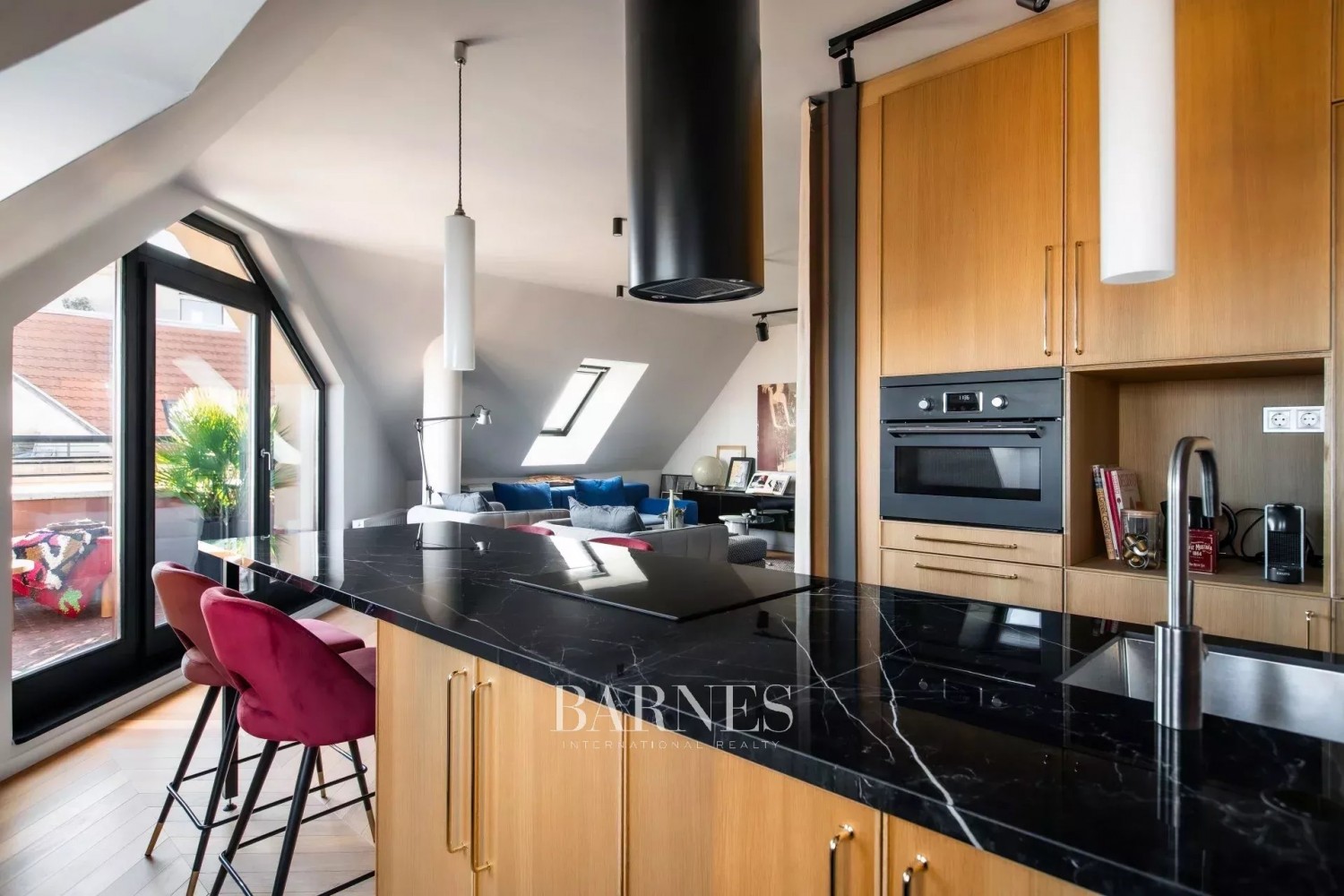 Modern apartment with terrace, panoramic view near Abdrássy út and Kodály körönd - picture 8