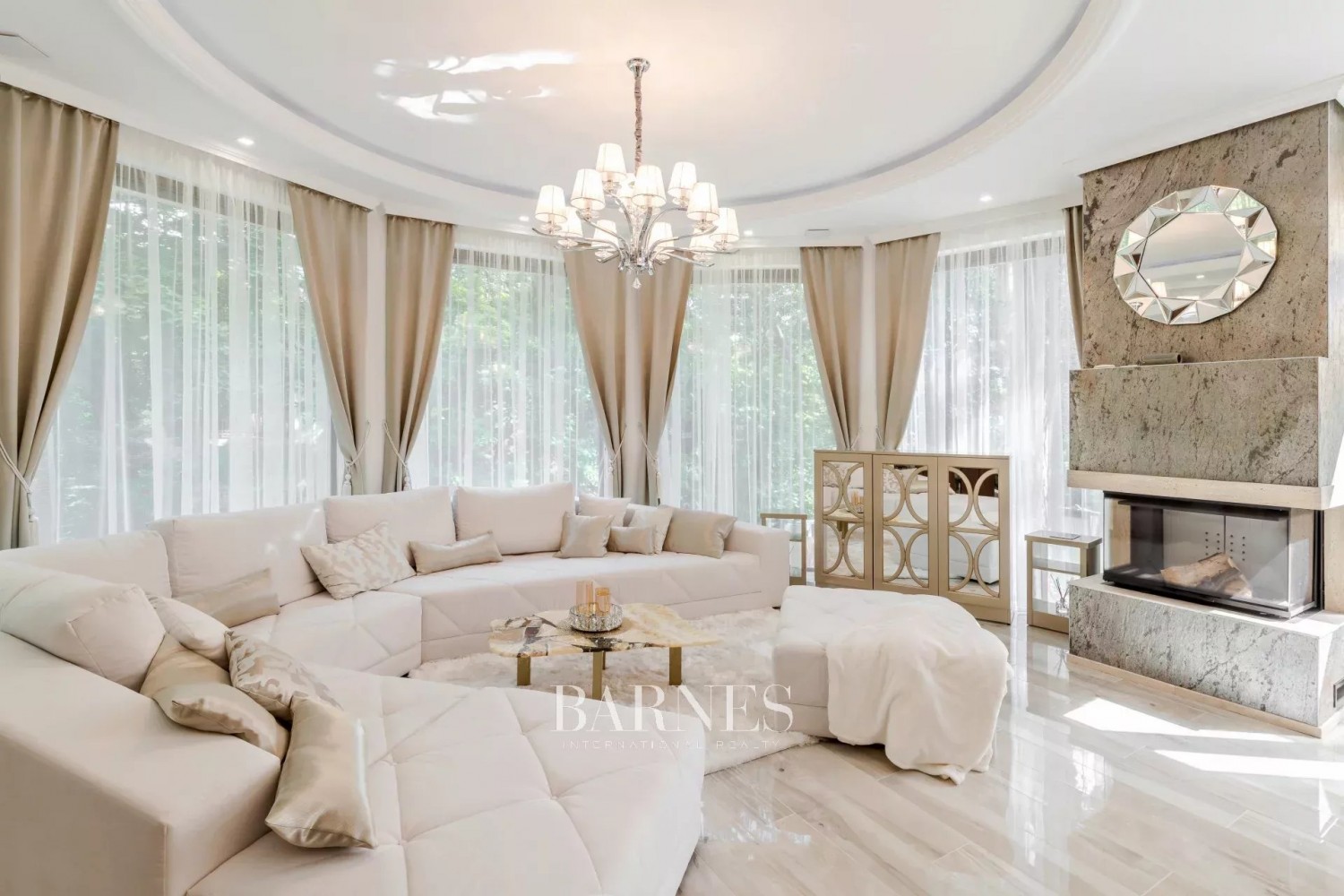 Separate villa-apartment with garden access, in ancient wooded environment - picture 5