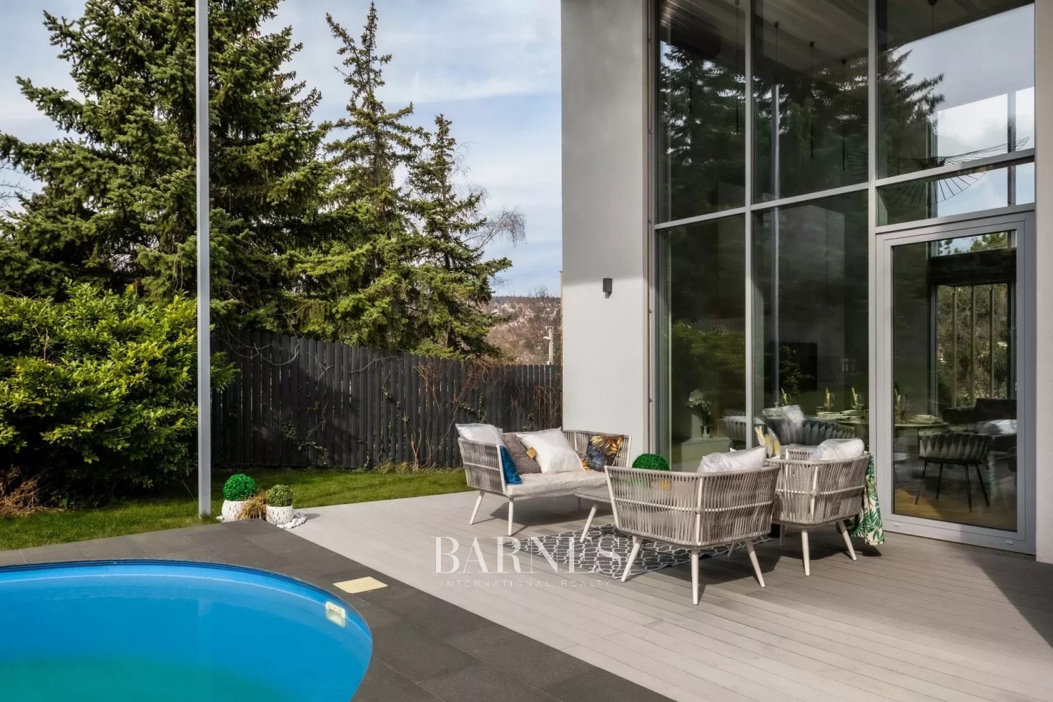 MODERN FAMILY HOUSE WITH SWIMMING POOL AND BEAUTIFUL PANORAMIC VIEW - picture 15