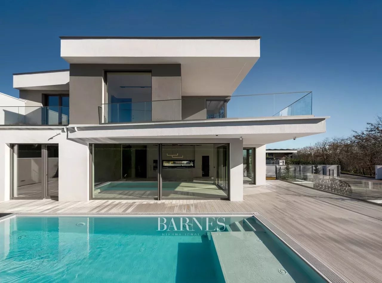 Panoramic Luxury Home at Harsánylejtő, with Garden and Pool - picture 1